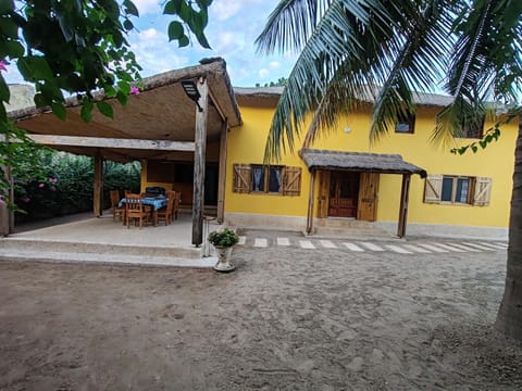 Property building, Garden, Balcony/Terrace