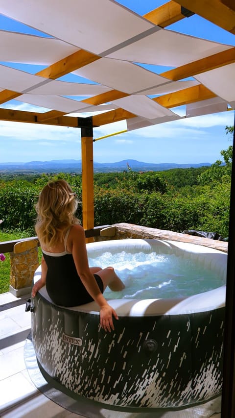 Property building, Hot Tub, Swimming pool