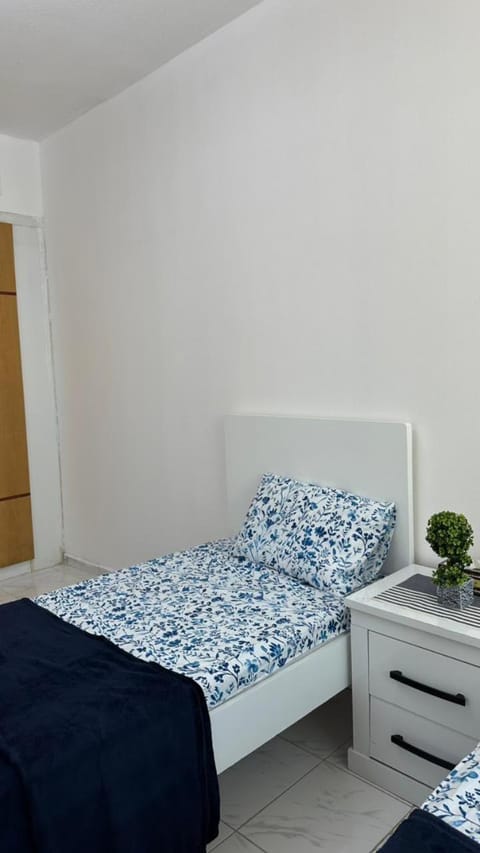 Bed space in Luxury hostel - سرير مفردفي شقة فندقية Hostel in Al Sharjah