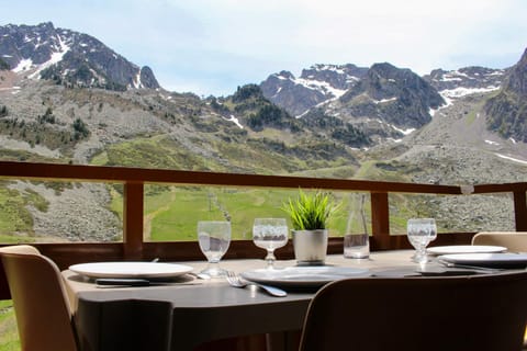 Balcony/Terrace, Mountain view