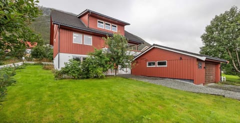 Romslig leilighet i Tomasjord Apartment in Tromso