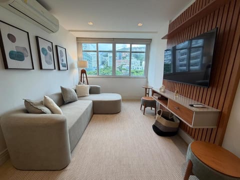 Communal lounge/ TV room, TV and multimedia, Living room, Seating area, Evening entertainment