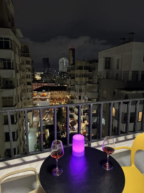 Night, View (from property/room), Balcony/Terrace, Food and drinks, Seating area, City view, Drinks, Alcoholic drinks