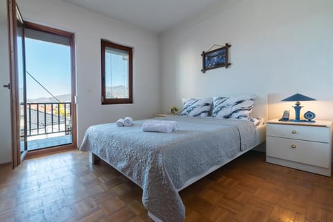 Bed, View (from property/room), Balcony/Terrace, Photo of the whole room, Bedroom, towels