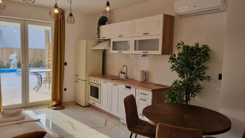 Villa Amfora with a pool Apartment in Novalja