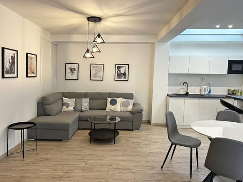 Kitchen or kitchenette, Seating area, Dining area