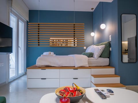 Bed, TV and multimedia, Balcony/Terrace, Photo of the whole room, Bedroom, towels