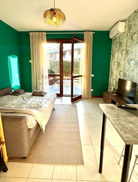 Bed, Living room, Photo of the whole room