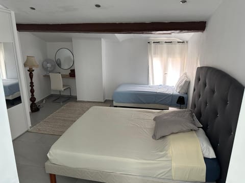 Cannes centre ville en face du port Apartment in Cannes