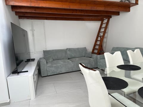 Cannes centre ville en face du port Apartment in Cannes