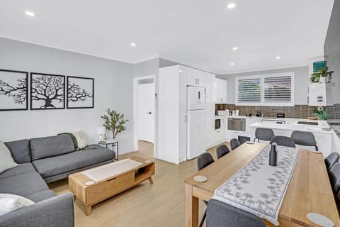TV and multimedia, Kitchen or kitchenette, Living room, Dining area