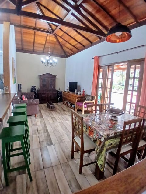 TV and multimedia, Living room, Seating area, Dining area
