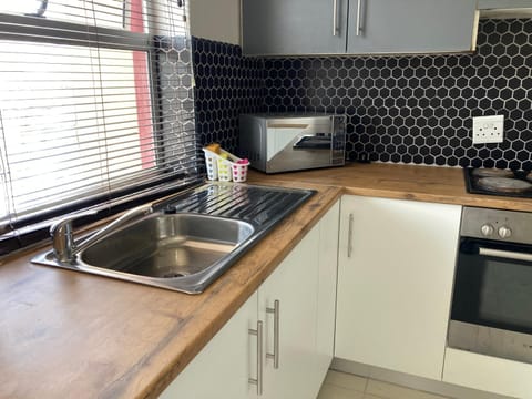 Unit 1 GatherPoint Sleeps 6 Self-Catering Group in Belhar, Cape Town Apartment in Cape Town