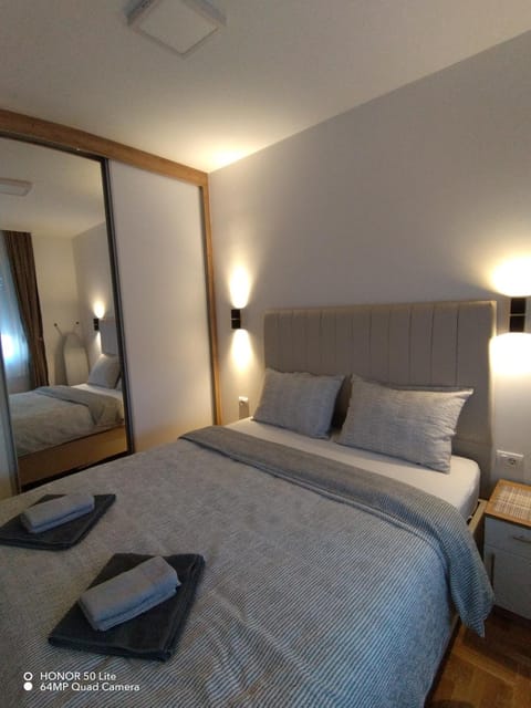 Bed, Bedroom, towels, wardrobe