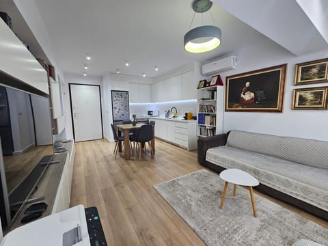 TV and multimedia, Kitchen or kitchenette, Living room, Seating area