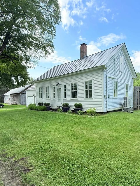 The Carriage House - Historical Farmhouse House in West Dover