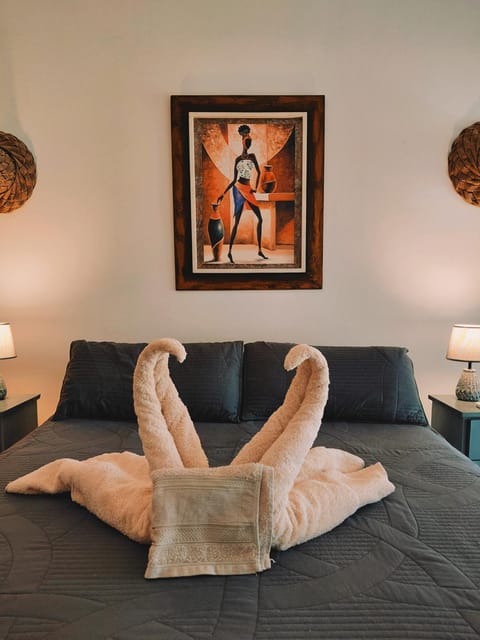 Bed, towels