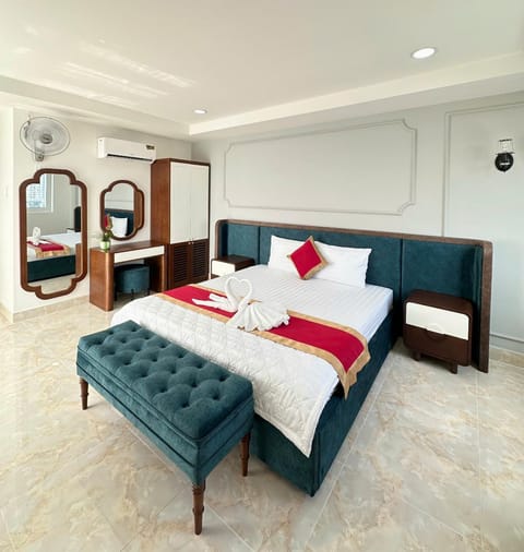 Bed, Photo of the whole room, Bedroom, towels, wardrobe, air conditioner