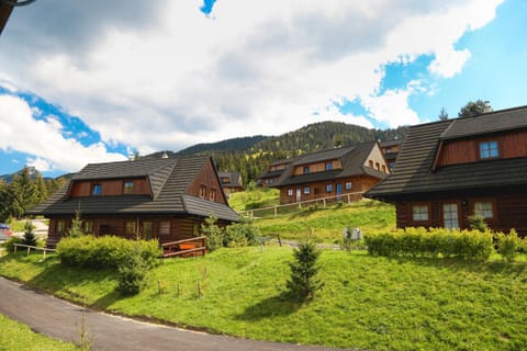 Off site, Day, Neighbourhood, Natural landscape, Mountain view