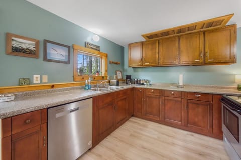 Waterfront-40min to Acadia-Main House-Kayaks Villa in Orland