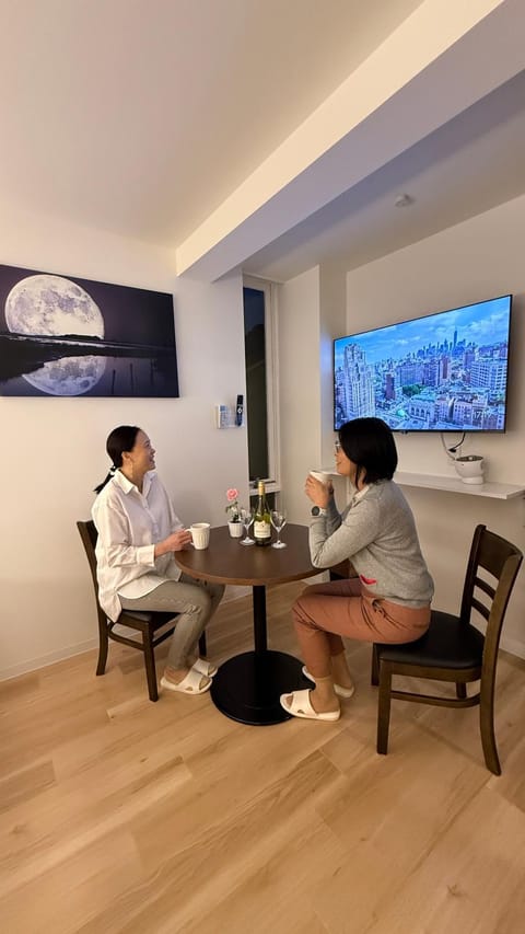 People, TV and multimedia, Seating area