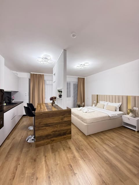 Bed, TV and multimedia, Living room, Photo of the whole room, Seating area, Bedroom