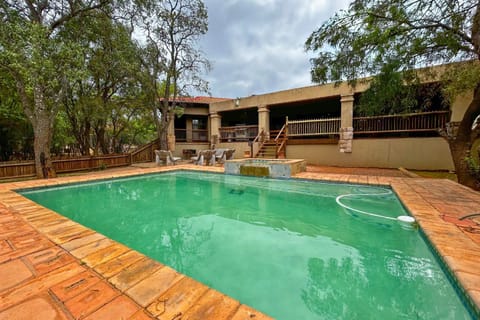 Property building, BBQ facilities, BBQ facilities, Seating area, Swimming pool