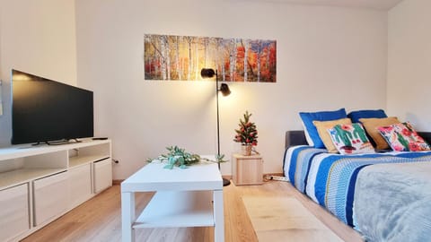 Bed, Living room