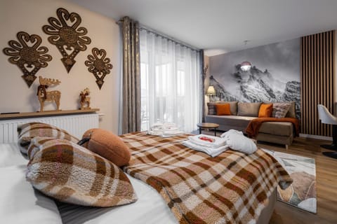 Bed, Living room, Photo of the whole room, Seating area, Bedroom, towels