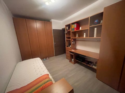 Bed, Library, wardrobe