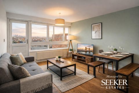TV and multimedia, Living room, Seating area, Dining area, City view