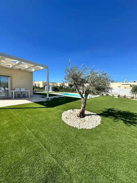 Day, Natural landscape, Garden, Garden view, Pool view, Swimming pool