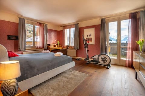 Lake and Mountain View Villa with Whirlpool and Free Parking in Huenibach Villa in Hilterfingen