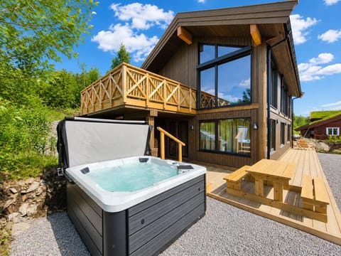 Property building, Balcony/Terrace, Bath