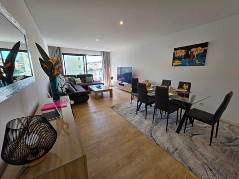 TV and multimedia, Living room, Seating area, Evening entertainment