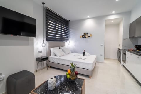 Bed, Kitchen or kitchenette, Photo of the whole room, Seating area