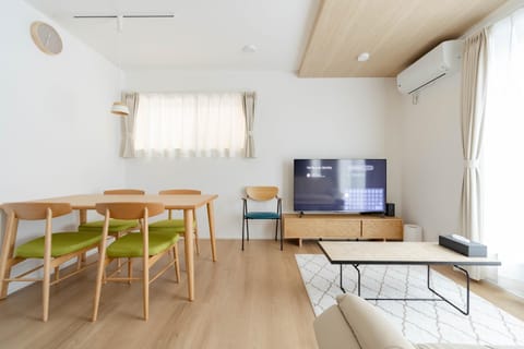 TV and multimedia, Living room, Dining area