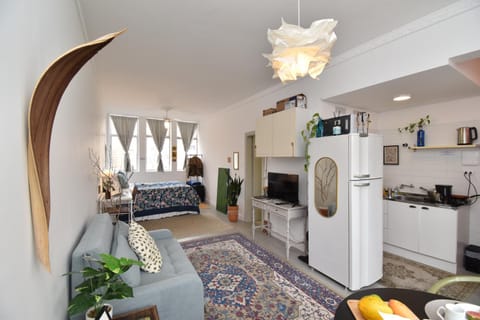 TV and multimedia, Kitchen or kitchenette, Living room, Seating area, Dining area, minibar, stove