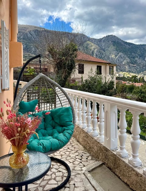 Patio, Day, Natural landscape, View (from property/room), Balcony/Terrace, Mountain view