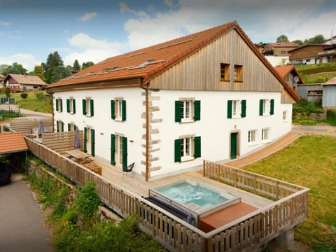 Property building, Day, Summer, Hot Tub