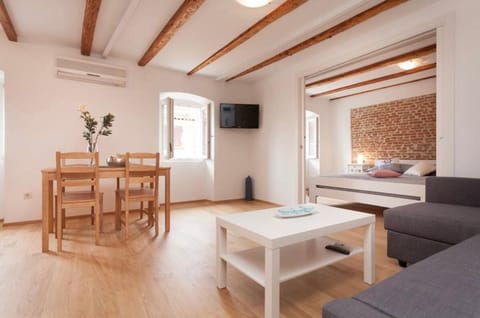 Living room, Seating area, Dining area, air conditioner
