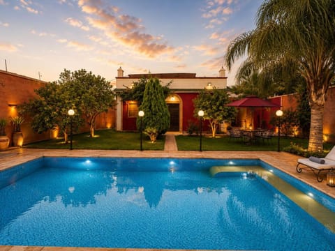 Property building, Day, Garden view, Pool view, Swimming pool, Swimming pool