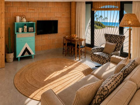 Communal lounge/ TV room, Natural landscape, TV and multimedia, Living room