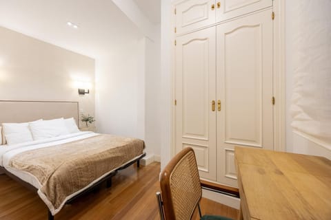 Bed, Photo of the whole room, Bedroom, wardrobe