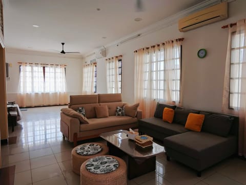 Living room, Seating area, air conditioner
