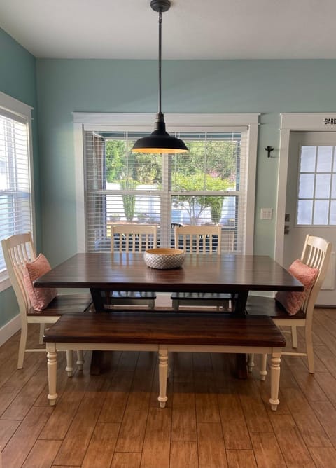 Reverie Riviera House in Sunnyside