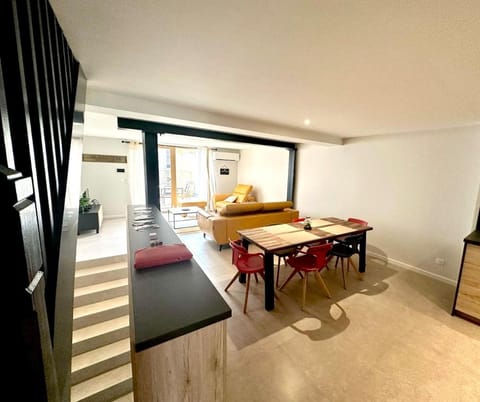 Living room, Dining area