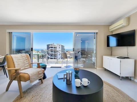 TV and multimedia, Balcony/Terrace, Living room, City view