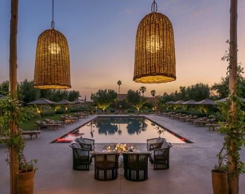 Restaurant/places to eat, Balcony/Terrace, Swimming pool, Swimming pool