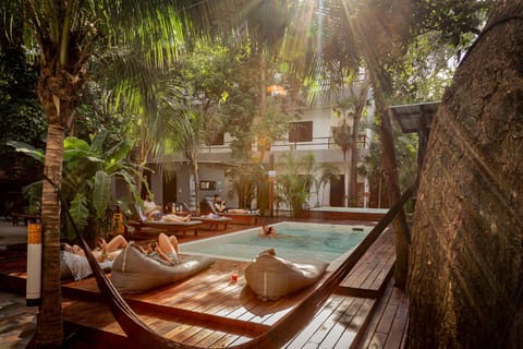 Solarium, Swimming pool